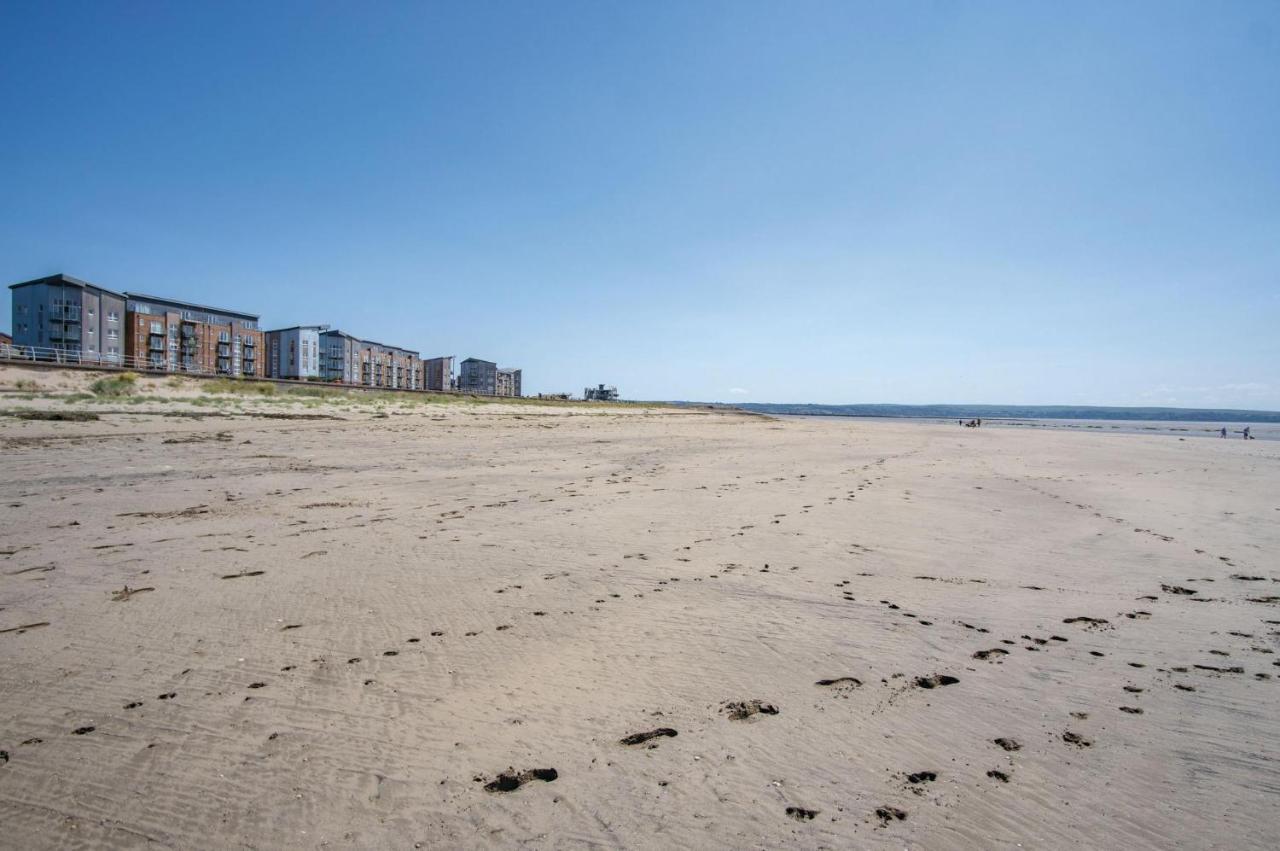 Beach View - 2 Bedroom Apartment - Llanelli Exterior photo