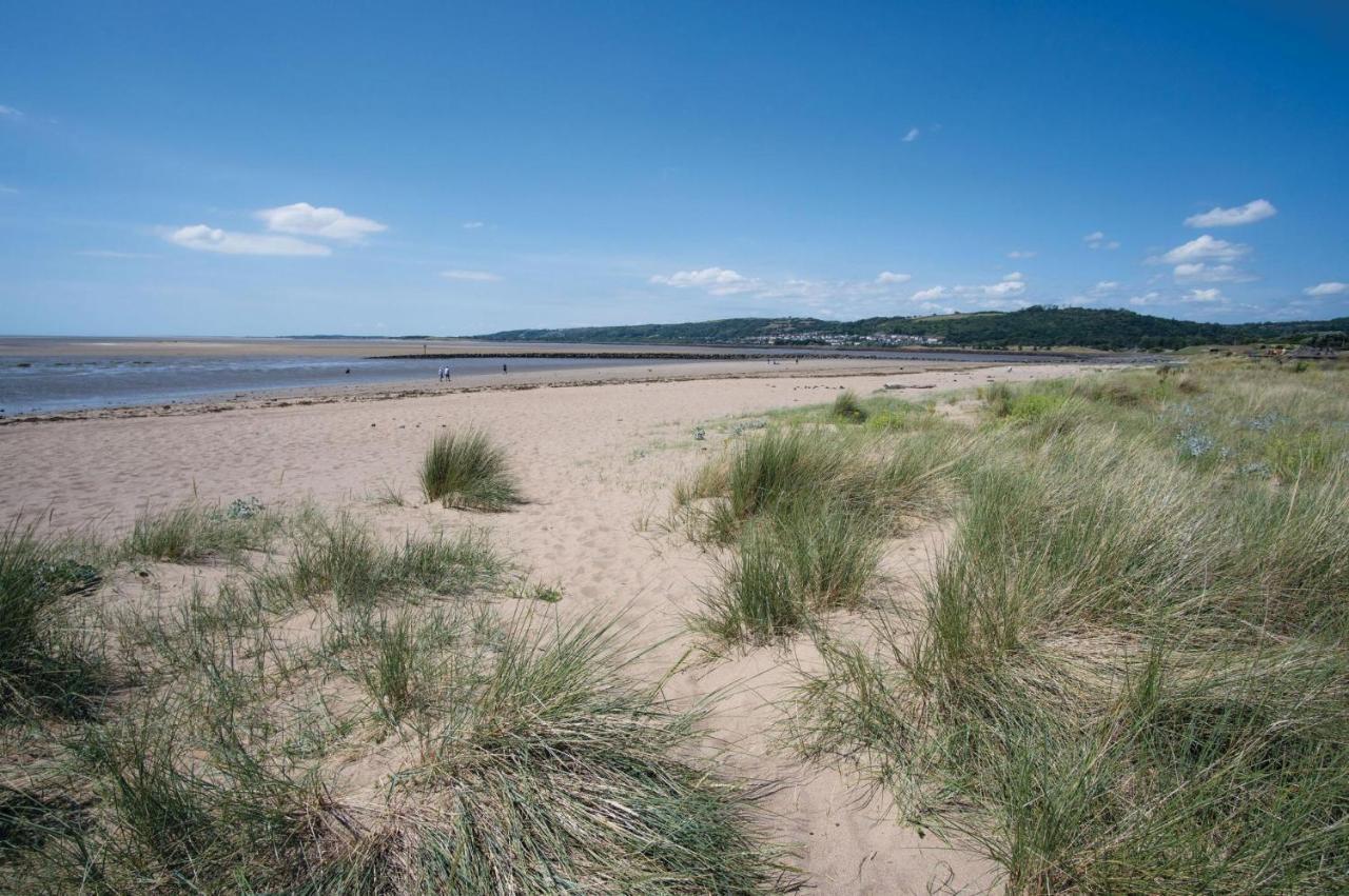 Beach View - 2 Bedroom Apartment - Llanelli Exterior photo