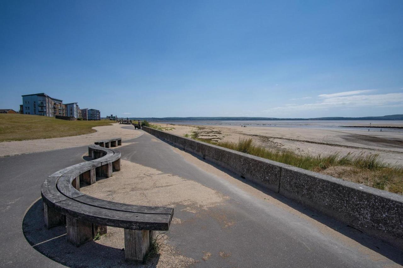 Beach View - 2 Bedroom Apartment - Llanelli Exterior photo